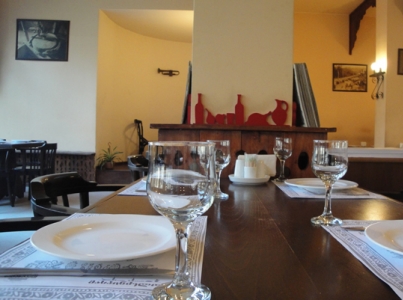 Live Music & Folk Dance Evenings